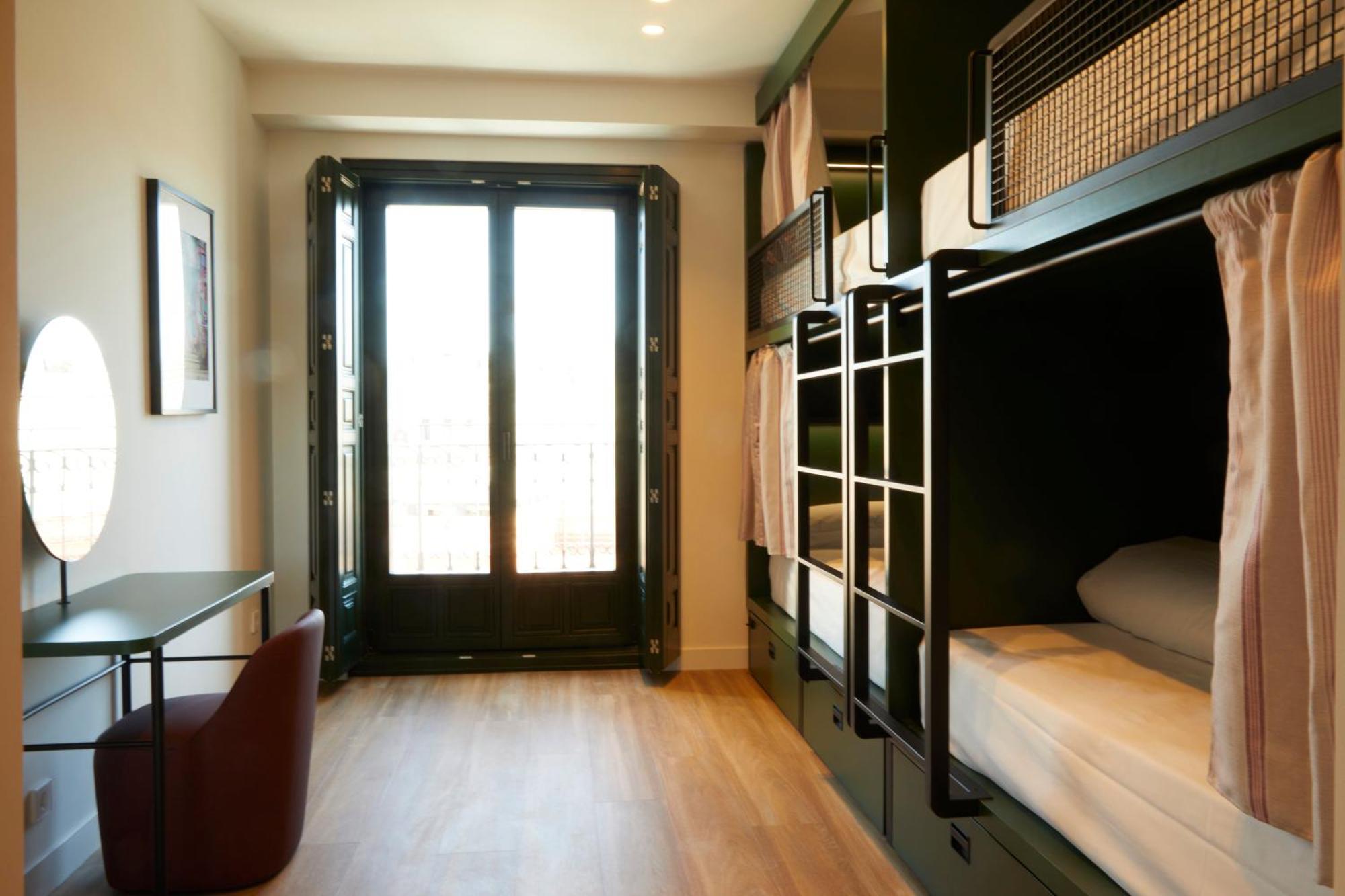 Latroupe Prado Hostel Madrid Eksteriør bilde